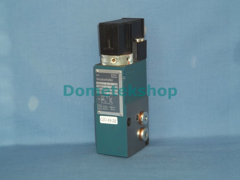 Bosch 0 811 160 008 Pressure Switch (New)